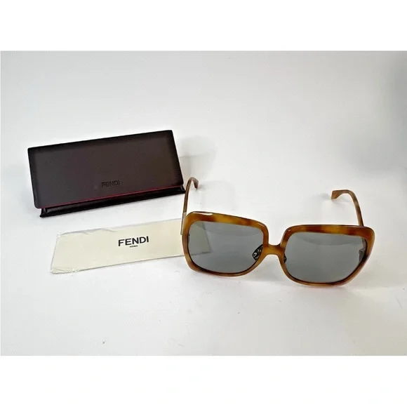 FENDI Oversized Sunglasses - Picture 5 of 8